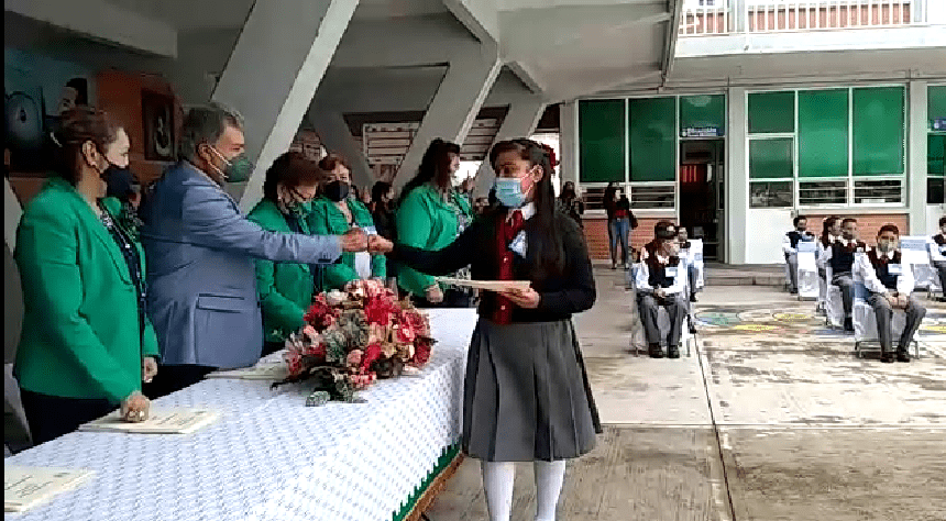 Escuelas realizan clausura de cursos de fin de año, de forma presencial